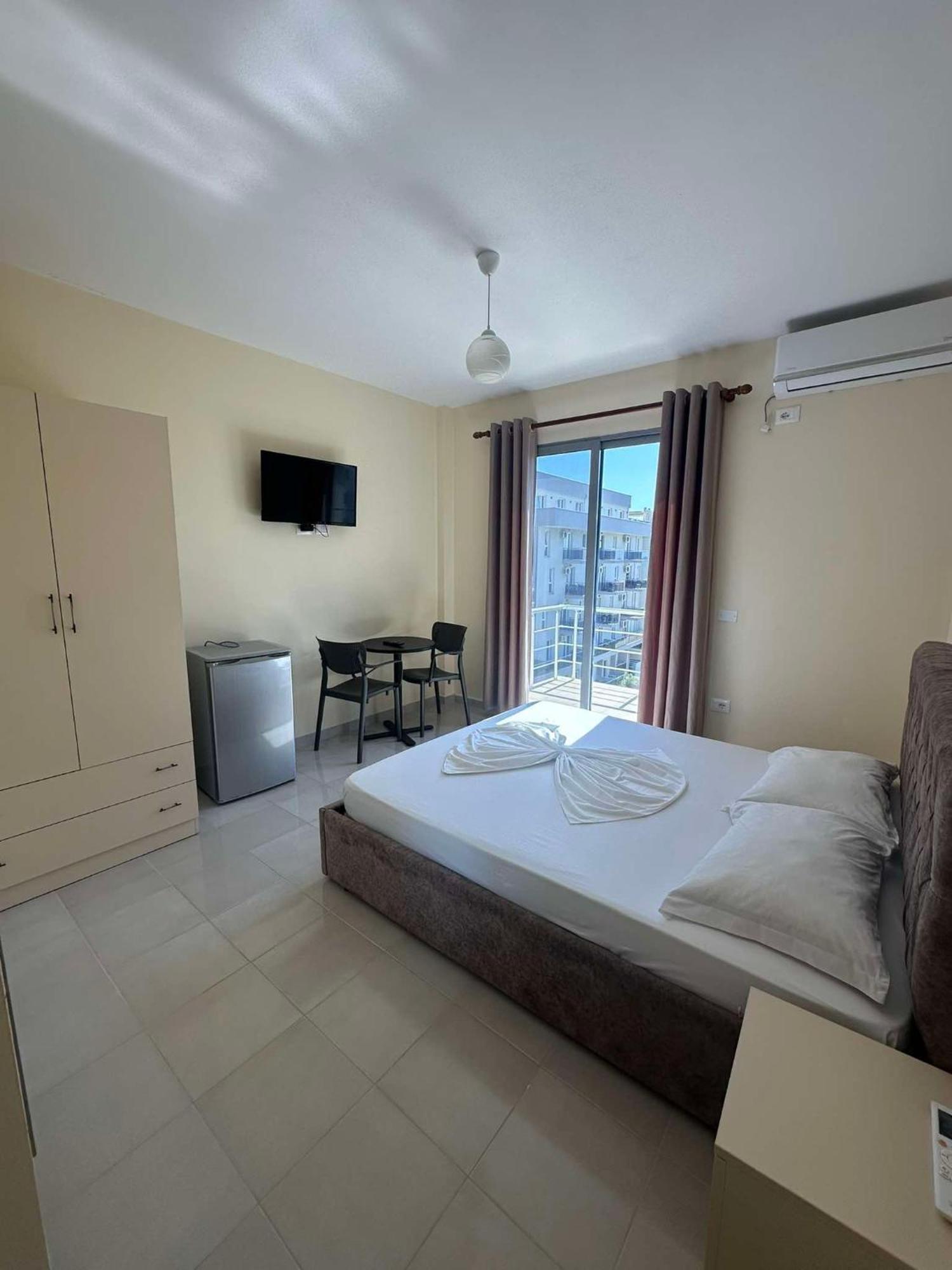 Deor Hotel Shengjin Exterior photo